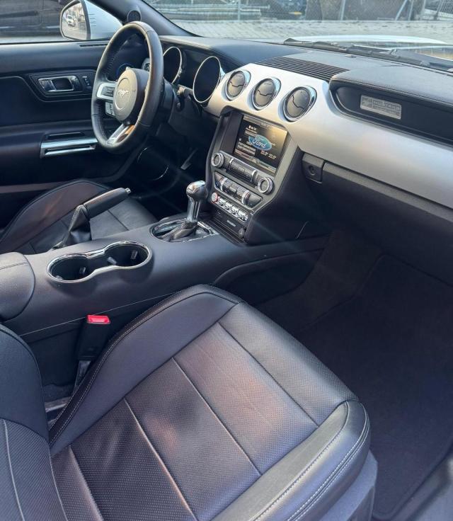 car detailing interior vacuum